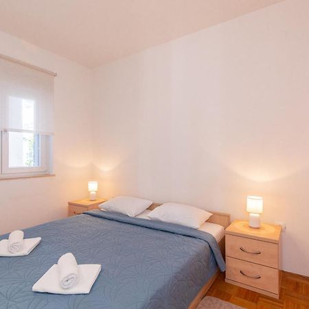 Apartment Laura Punat Exterior foto